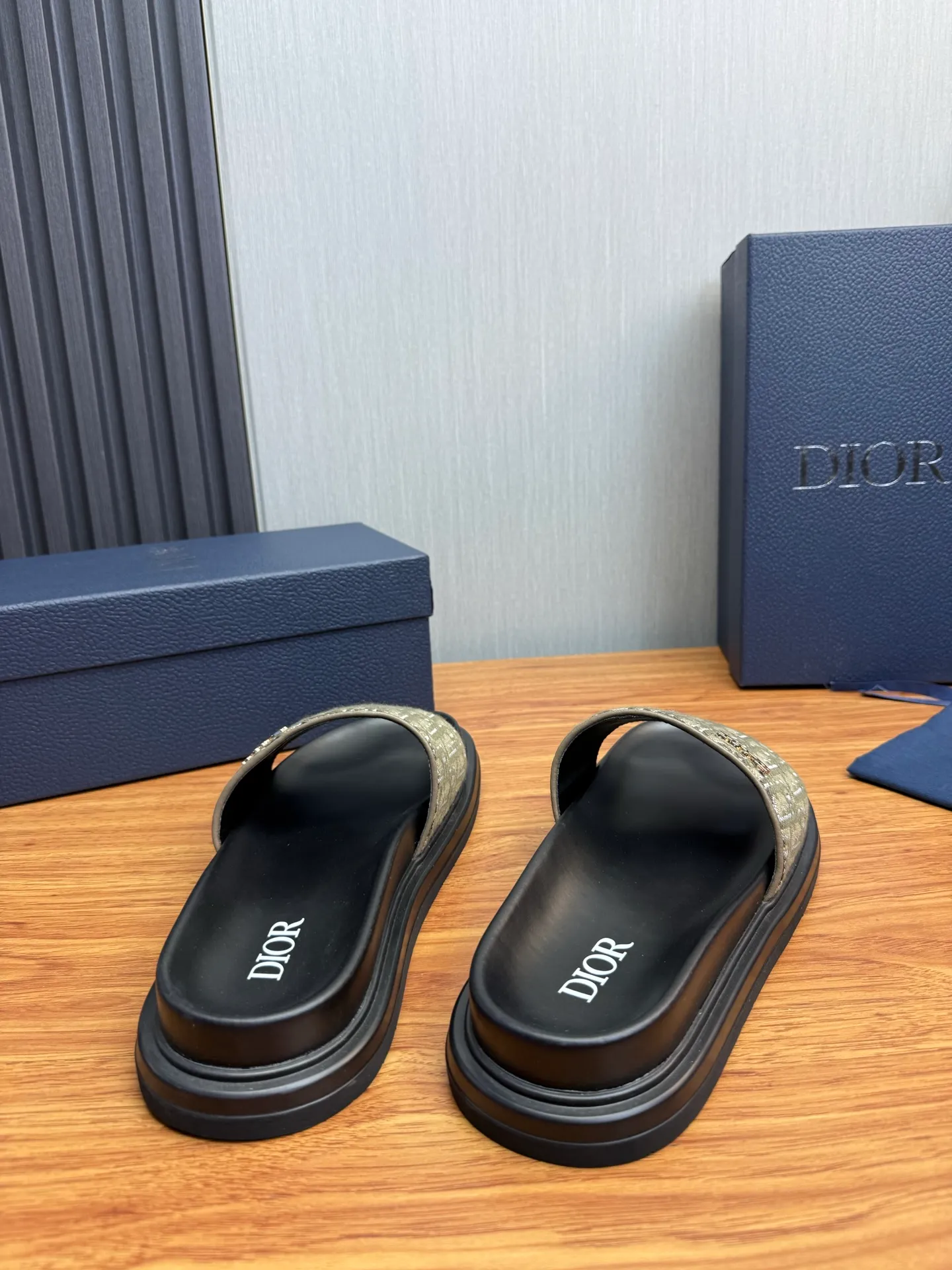 Men's shoes 260💰 Dior. Men's slippers🩴Official website 1:1 production 38-45 size 45 46 🉑️Customized original material shipped✅